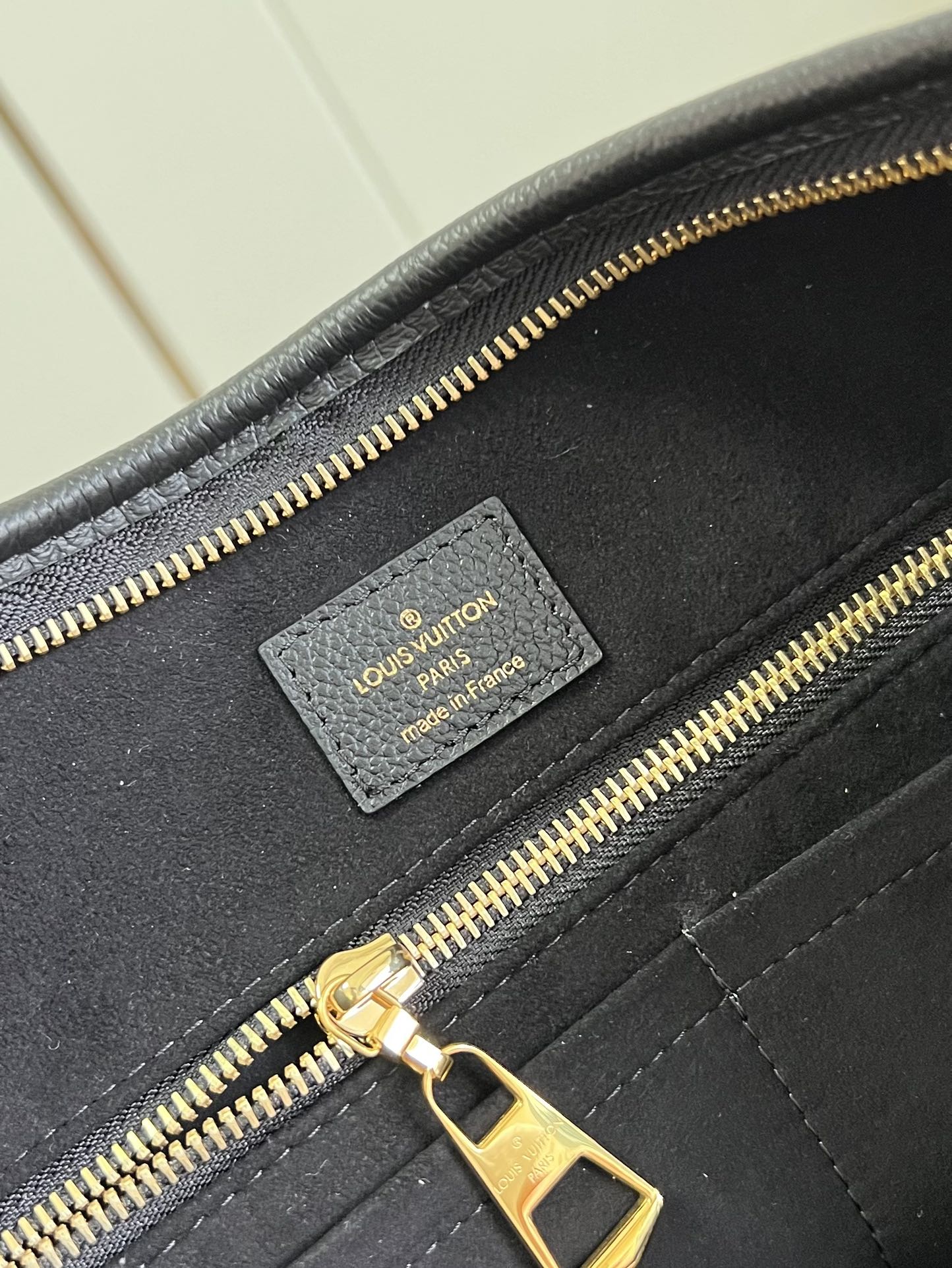 LOUIS VUITTON M46289 CarryAll MM