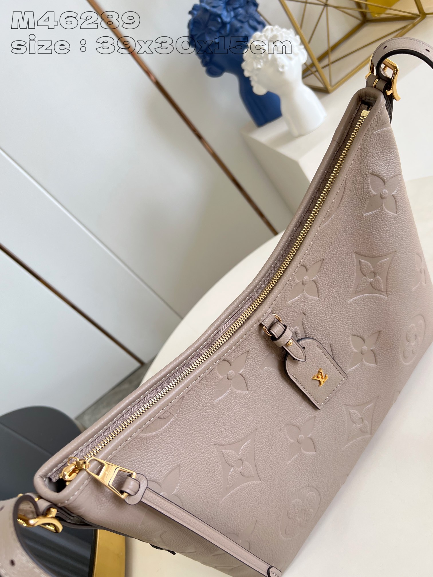 LOUIS VUITTON M46292 CarryAll MM