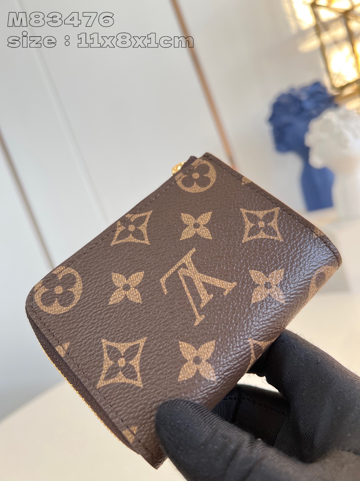 LOUIS VUITTON M83476 Noa Compact Wallet