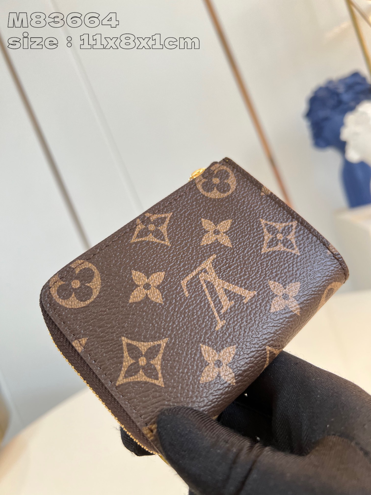 LOUIS VUITTON M83664 Noa Compact Wallet