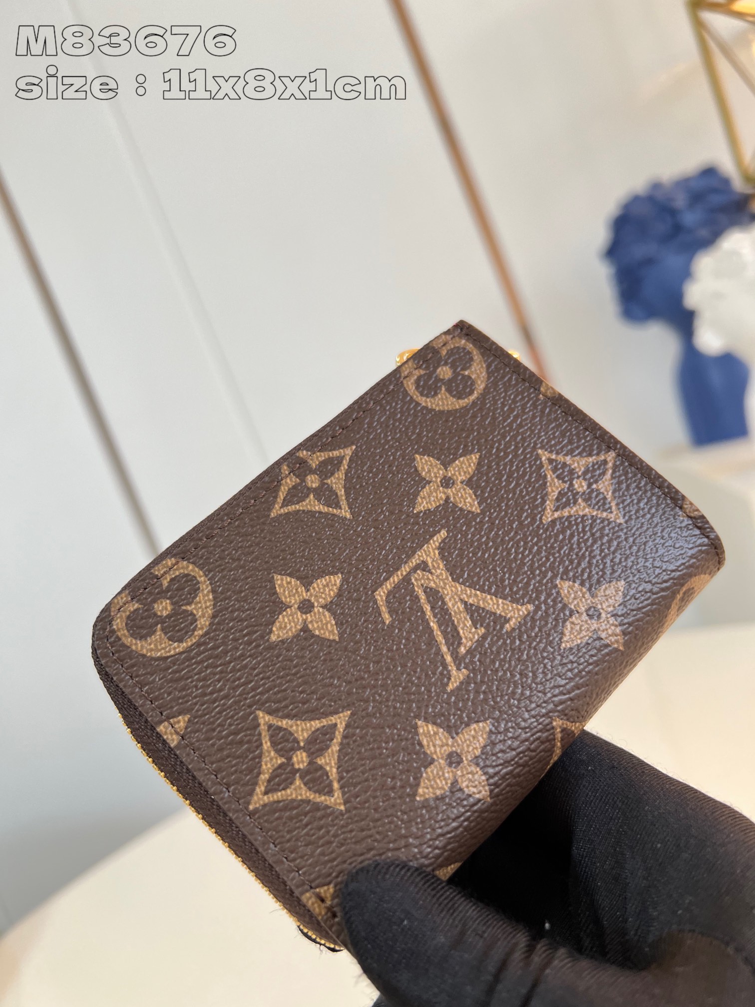 LOUIS VUITTON M83676 Noa Compact Wallet